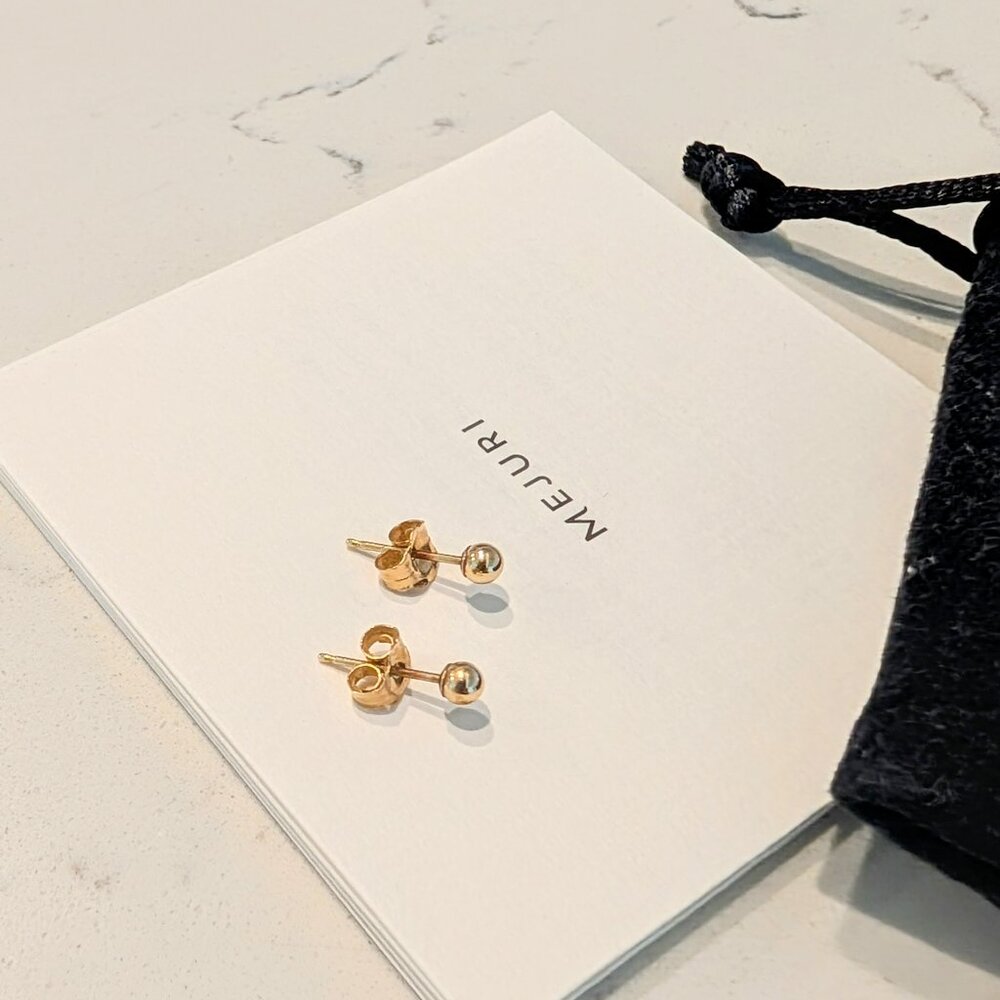 $118 14k Yellow Gold Mejuri Sphere Studs Earrings Pouch, Box, Velvet Bag Balls